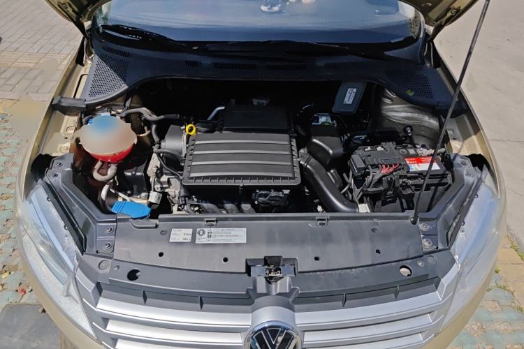 Used Volkswagen Santana 2013 1.6L Automatic Fashion Edition Engine Bay