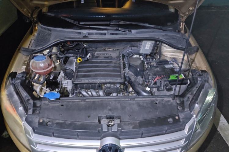 Used Volkswagen Santana 2013 1.6L Automatic Luxury Edition Engine Bay