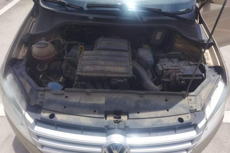 Used Volkswagen Santana 2013 1.6L Automatic Fashion Edition Engine Bay