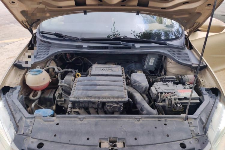 Used Volkswagen Santana 2013 1.6L Automatic Fashion Edition Engine Bay