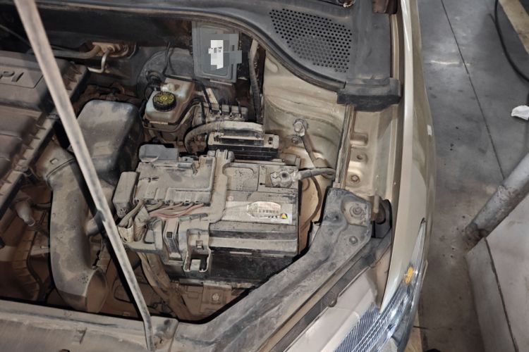 Used Volkswagen Santana 2013 1.6L Automatic Comfort Edition Engine Bay Left