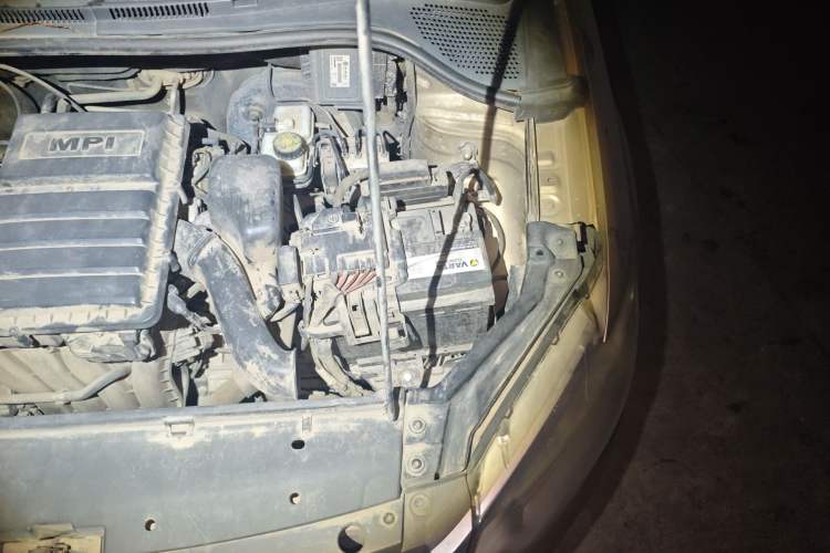 Used Volkswagen Santana 2013 1.6L Automatic Luxury Edition Engine Bay Left