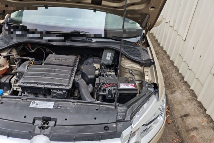 Used Volkswagen Santana 2013 1.6L Manual Fashion Edition Engine Bay Left