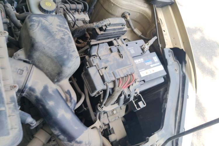 Used Volkswagen Santana 2013 1.6L Automatic Comfort Edition Engine Bay Left