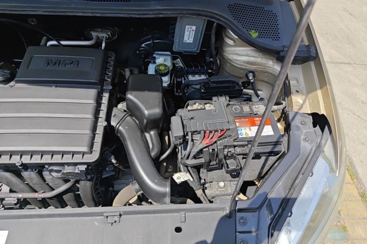 Used Volkswagen Santana 2013 1.6L Automatic Fashion Edition Engine Bay Left