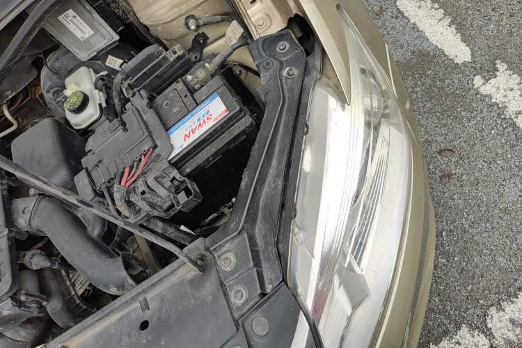 Used Volkswagen Santana 2013 1.6L Automatic Luxury Edition Engine Bay Left