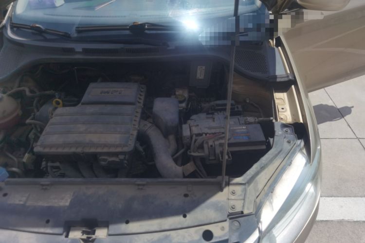Used Volkswagen Santana 2013 1.6L Automatic Fashion Edition Engine Bay Left
