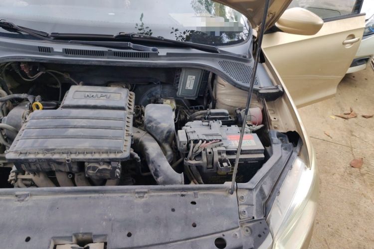 Used Volkswagen Santana 2013 1.6L Automatic Fashion Edition Engine Bay Left