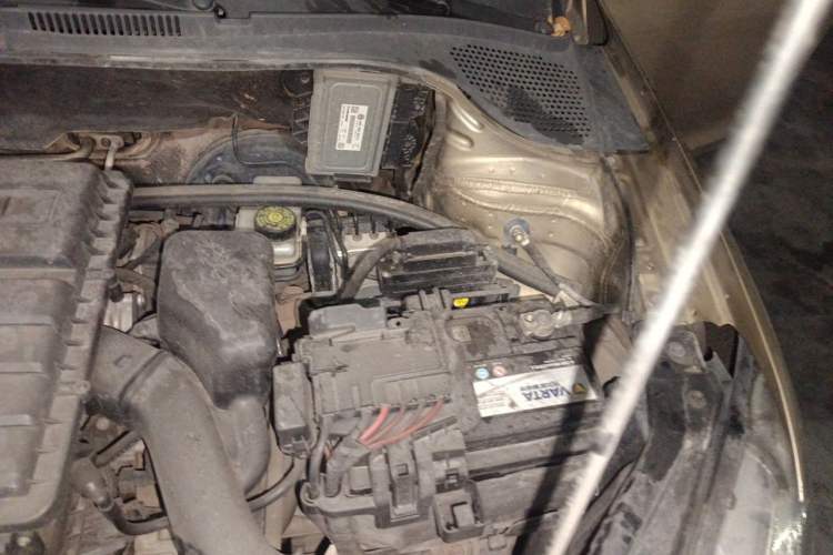 Used Volkswagen Santana 2013 1.6L Automatic Luxury Edition Engine Bay Left