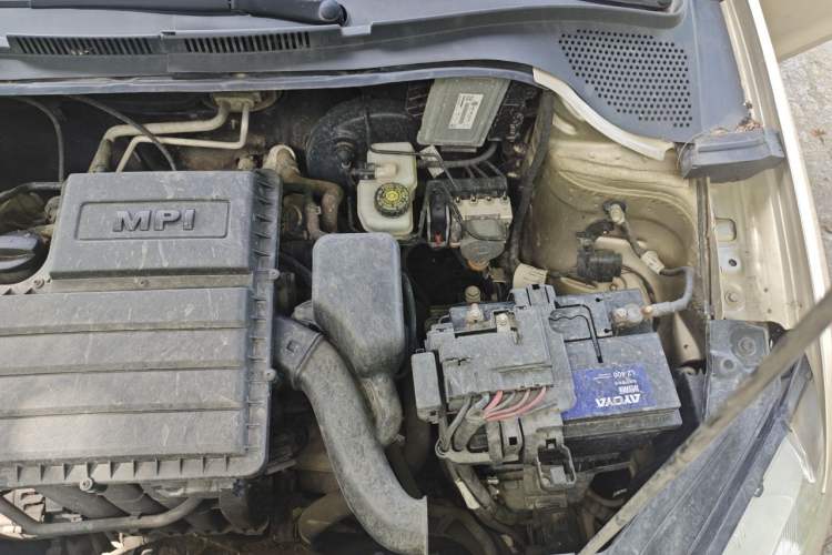 Used Volkswagen Santana 2013 1.6L Manual Comfort Edition Engine Bay Left