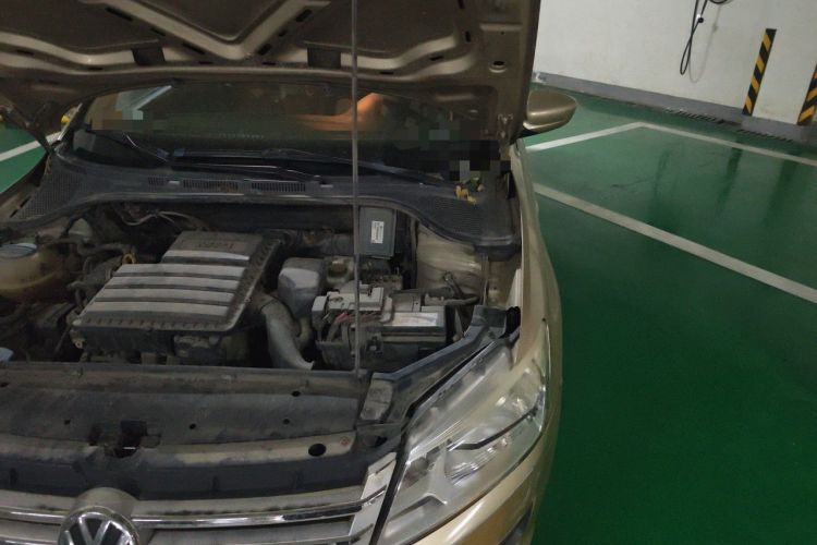 Used Volkswagen Santana 2013 1.6L Manual Comfort Edition Engine Bay Left