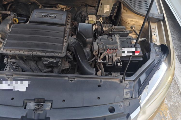 Used Volkswagen Santana 2013 1.6L Automatic Luxury Edition Engine Bay Left