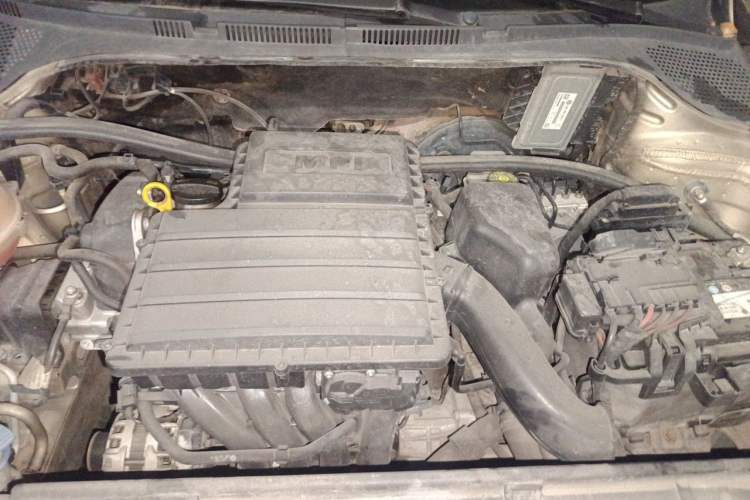 Used Volkswagen Santana 2013 1.6L Automatic Luxury Edition Engine Bay
