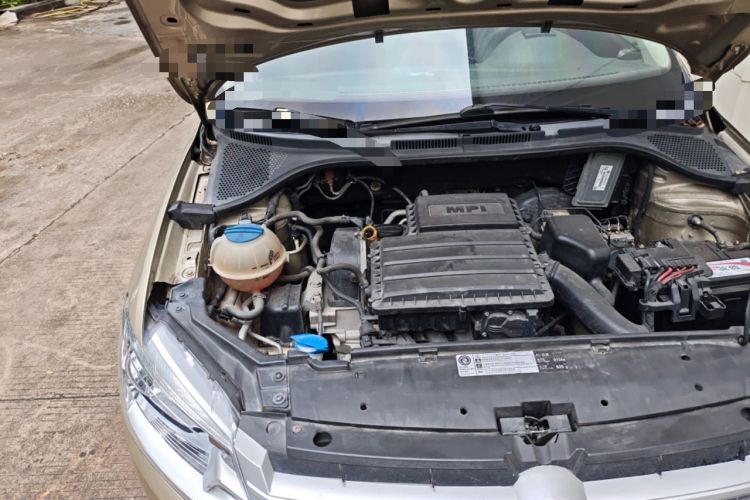 Used Volkswagen Santana 2013 1.6L Manual Fashion Edition Engine Bay Right