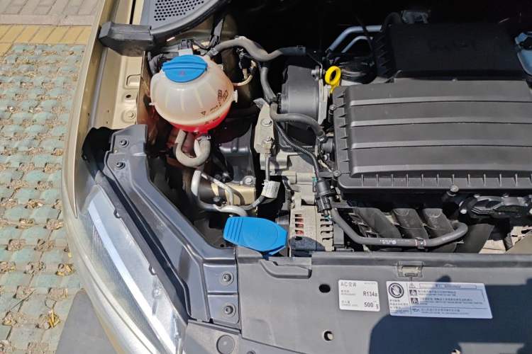Used Volkswagen Santana 2013 1.6L Automatic Fashion Edition Engine Bay Right