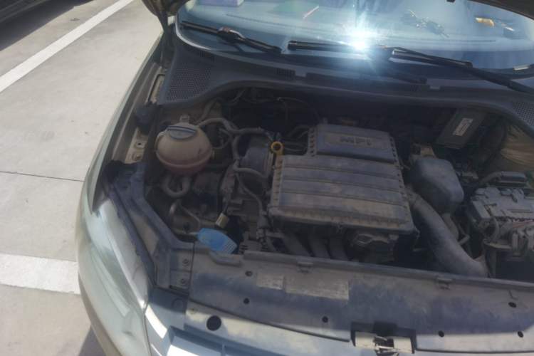 Used Volkswagen Santana 2013 1.6L Automatic Fashion Edition Engine Bay Right