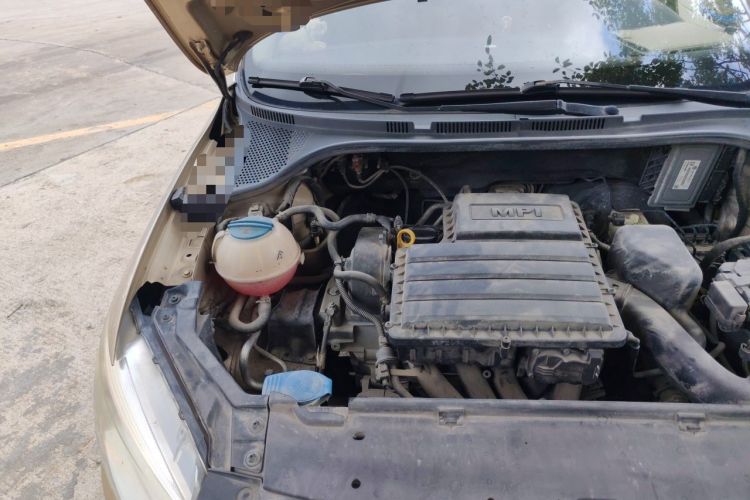 Used Volkswagen Santana 2013 1.6L Automatic Fashion Edition Engine Bay Right