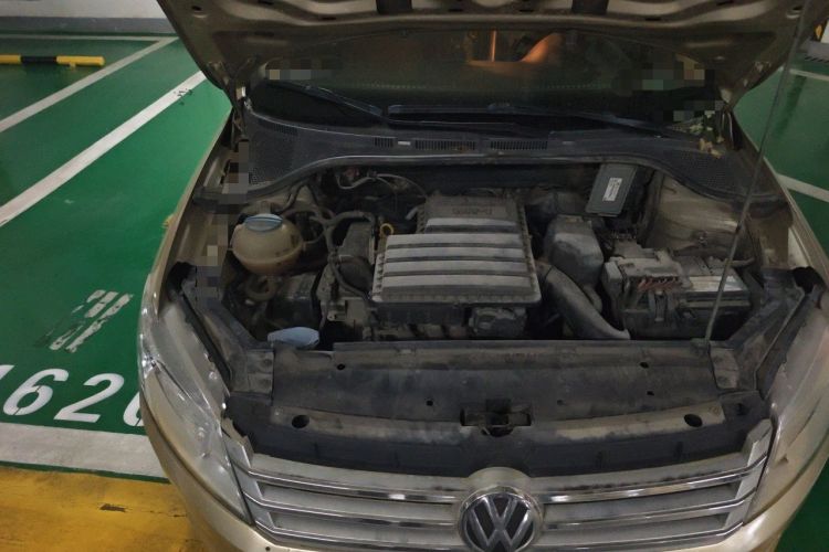 Used Volkswagen Santana 2013 1.6L Manual Comfort Edition Engine Bay Right