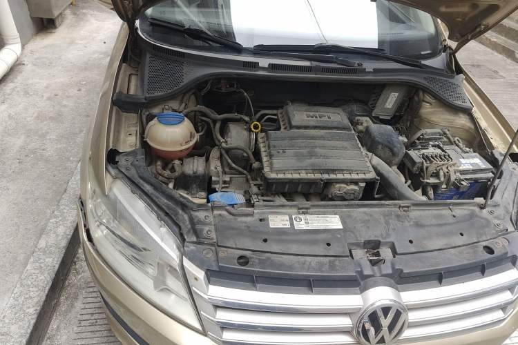 Used Volkswagen Santana 2013 1.6L Automatic Comfort Edition Engine Bay Right