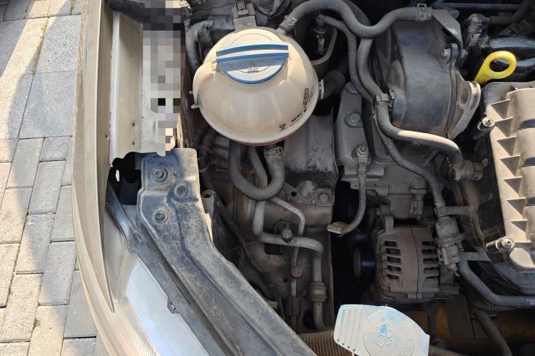Used Volkswagen Santana 2013 1.6L Manual Comfort Edition Engine Bay Right