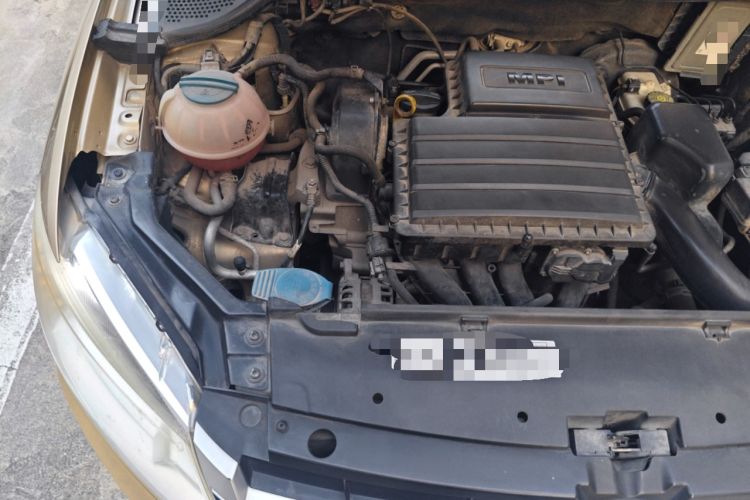 Used Volkswagen Santana 2013 1.6L Automatic Luxury Edition Engine Bay Right