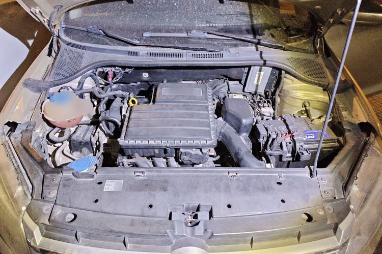 Used Volkswagen Santana 2013 1.6L Manual Comfort Edition Engine Bay