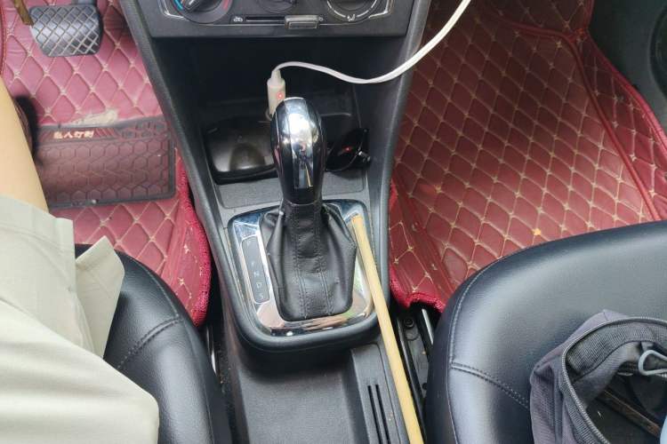 Used Volkswagen Santana 2013 1.6L Automatic Comfort Edition Gear Lever