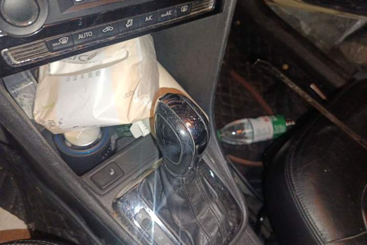 Used Volkswagen Santana 2013 1.6L Automatic Luxury Edition Gear Lever