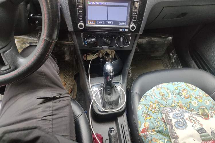 Used Volkswagen Santana 2013 1.6L Automatic Comfort Edition Gear Lever