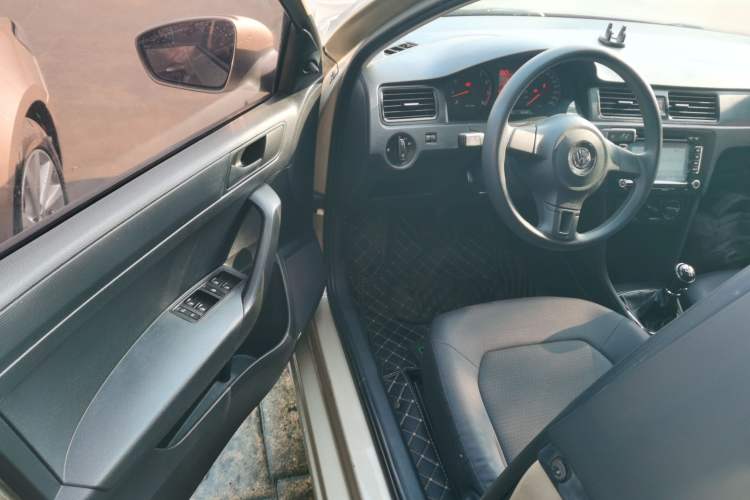 Used Volkswagen Santana 2013 1.4L Manual Fashion Edition Interior 3