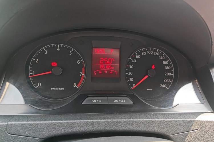 Used Volkswagen Santana 2013 1.6L Automatic Fashion Edition Odometer Close Up