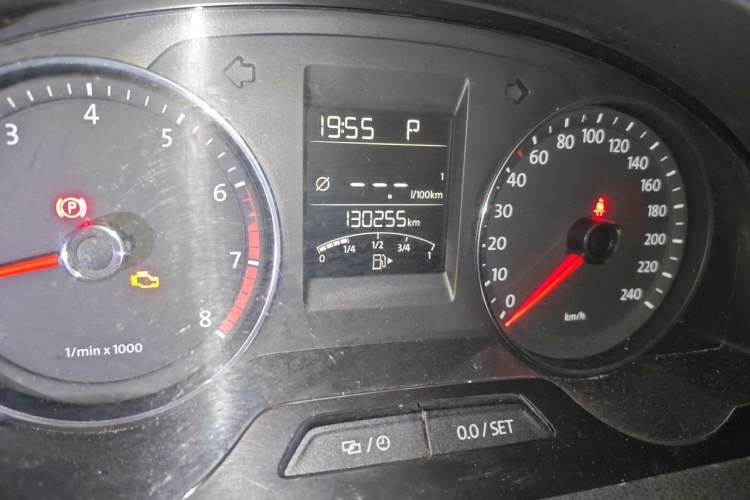 Used Volkswagen Santana 2013 1.6L Automatic Luxury Edition Odometer Close Up