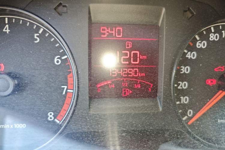 Used Volkswagen Santana 2013 1.6L Manual Comfort Edition Odometer Close Up