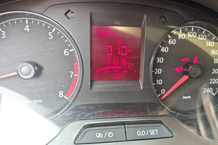 Used Volkswagen Santana 2013 1.6L Manual Comfort Edition Odometer Close Up
