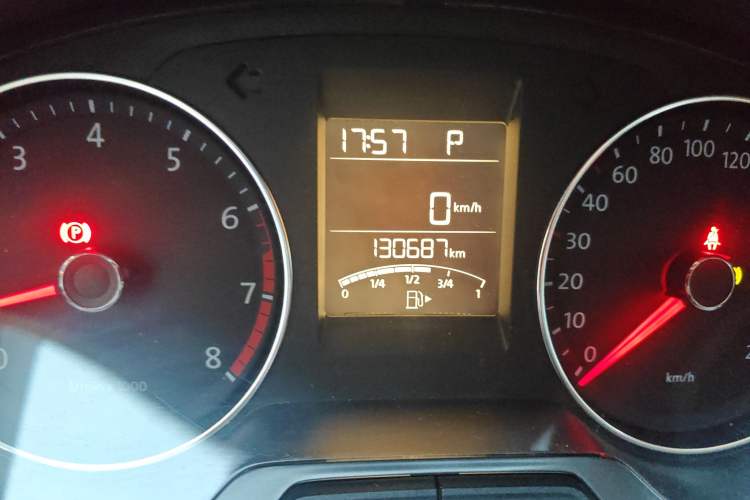 Used Volkswagen Santana 2013 1.6L Automatic Luxury Edition Odometer Close Up