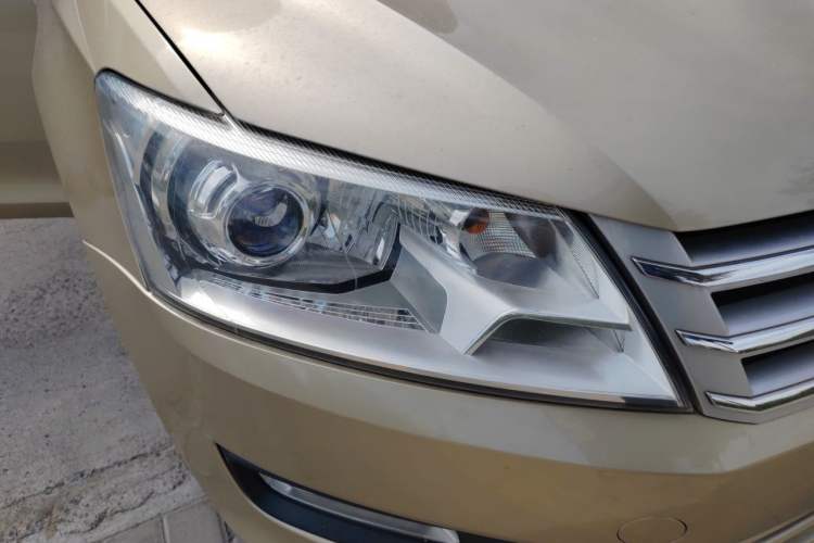 Used Volkswagen Santana 2013 1.6L Manual Luxury Edition Right Front Headlight