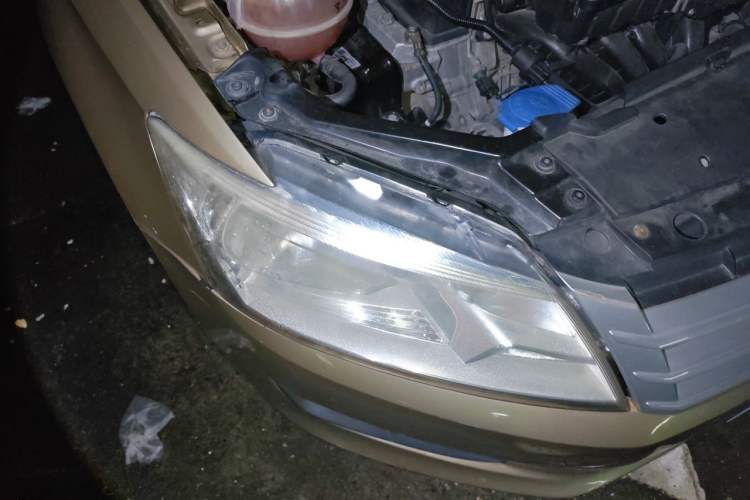 Used Volkswagen Santana 2013 1.6L Automatic Luxury Edition Right Front Headlight