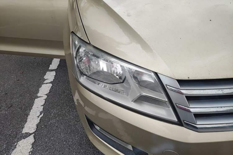 Used Volkswagen Santana 2013 1.6L Automatic Luxury Edition Right Front Headlight