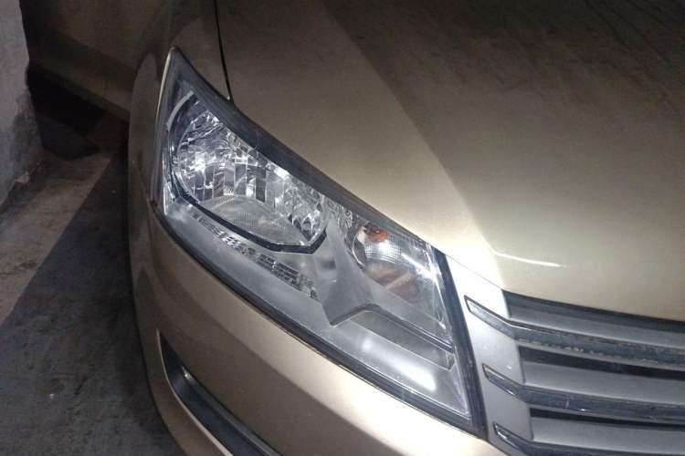 Used Volkswagen Santana 2013 1.6L Automatic Luxury Edition Right Front Headlight