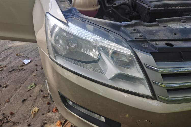 Used Volkswagen Santana 2013 1.6L Manual Comfort Edition Right Front Headlight