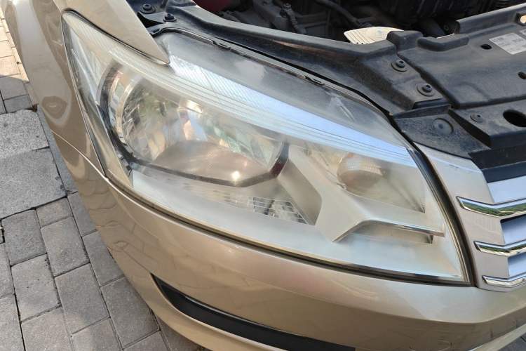 Used Volkswagen Santana 2013 1.6L Manual Comfort Edition Right Front Headlight