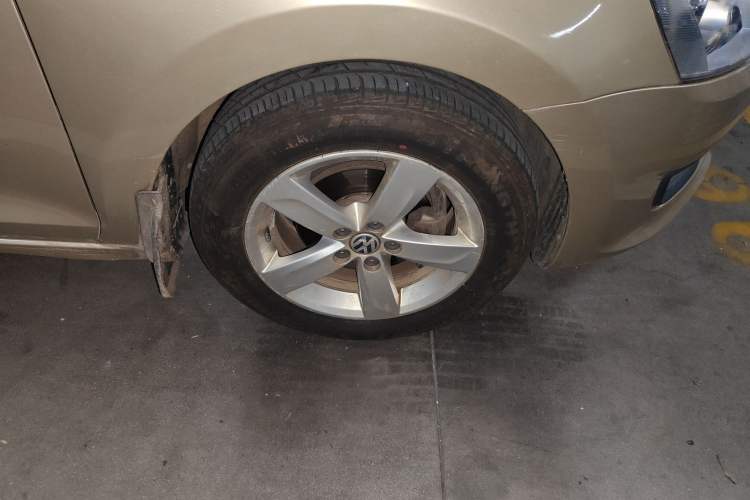 Used Volkswagen Santana 2013 1.6L Automatic Comfort Edition Right Front Wheel Hub