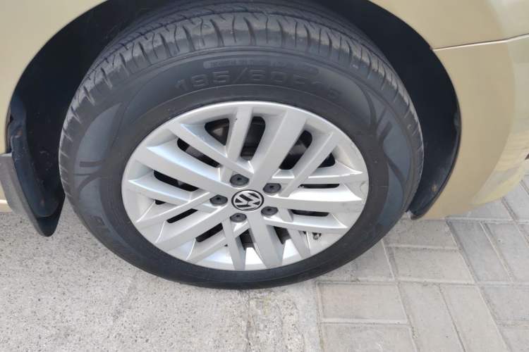 Used Volkswagen Santana 2013 1.6L Manual Luxury Edition Right Front Wheel Hub