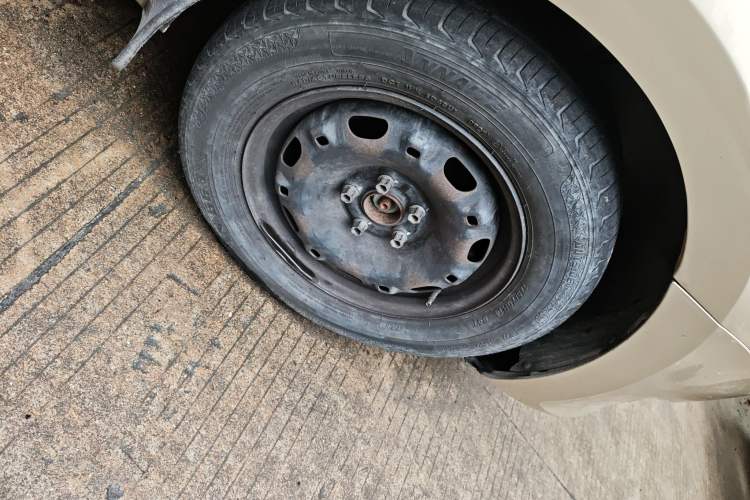 Used Volkswagen Santana 2013 1.6L Manual Fashion Edition Right Front Wheel Hub