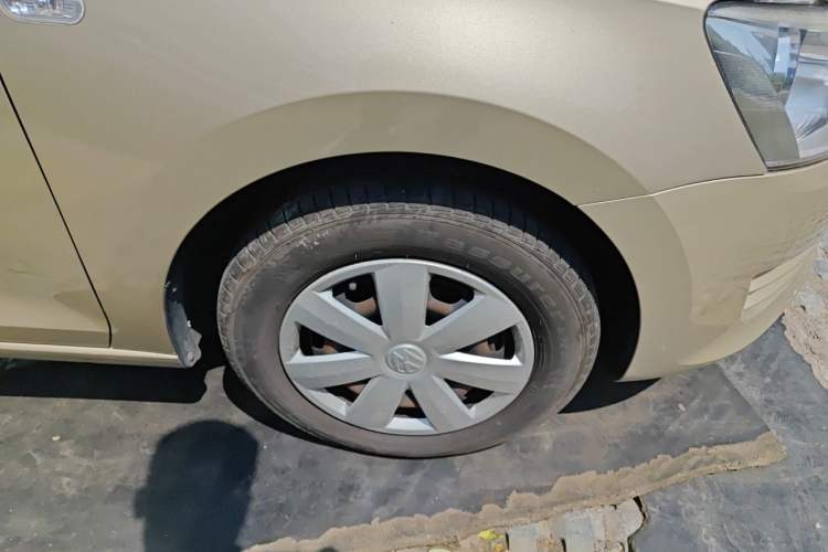 Used Volkswagen Santana 2013 1.6L Automatic Fashion Edition Right Front Wheel Hub