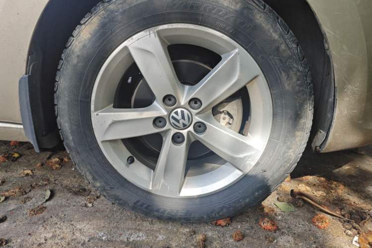 Used Volkswagen Santana 2013 1.6L Manual Comfort Edition Right Front Wheel Hub