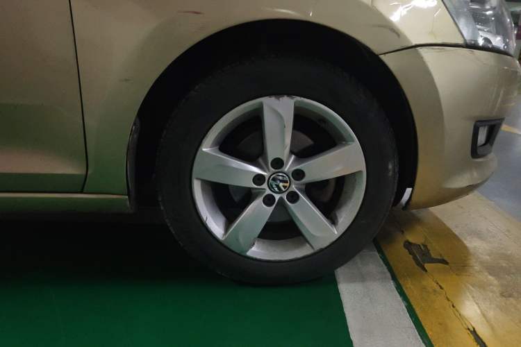 Used Volkswagen Santana 2013 1.6L Manual Comfort Edition Right Front Wheel Hub