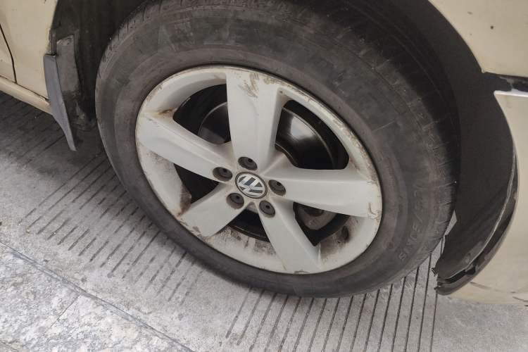Used Volkswagen Santana 2013 1.6L Automatic Comfort Edition Right Front Wheel Hub