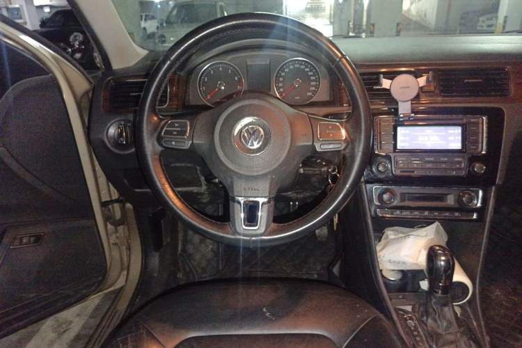 Used Volkswagen Santana 2013 1.6L Automatic Luxury Edition Steering Wheel