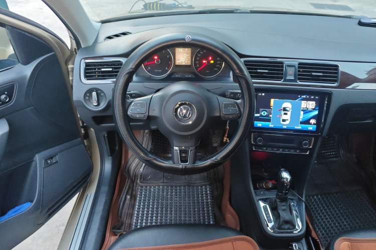 Used Volkswagen Santana 2013 1.6L Automatic Luxury Edition Steering Wheel